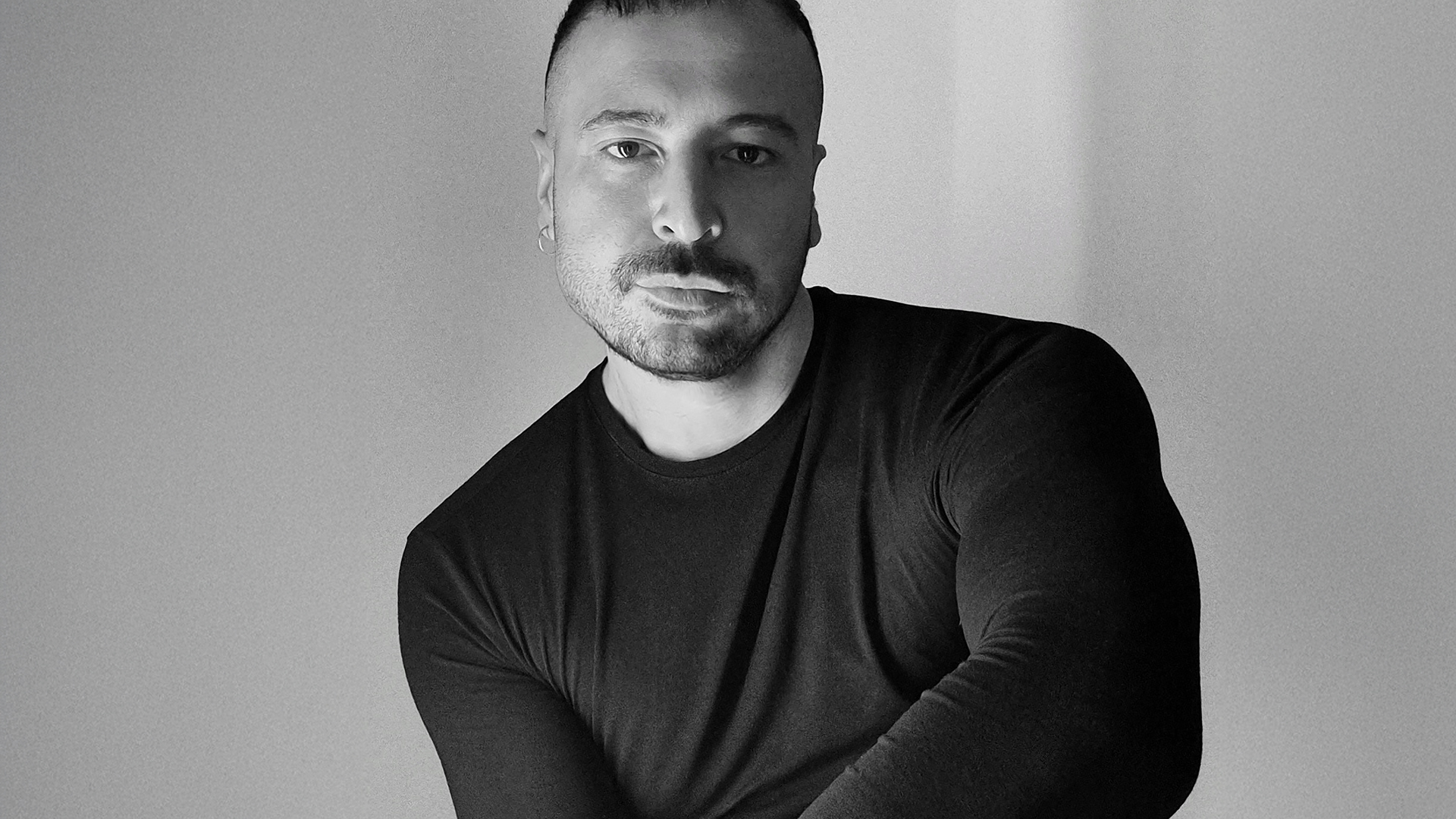 Μιχάλης Μαυράκης - Στρατηγικός γραφίστας & art director – MAVRAKIS.DESIGN